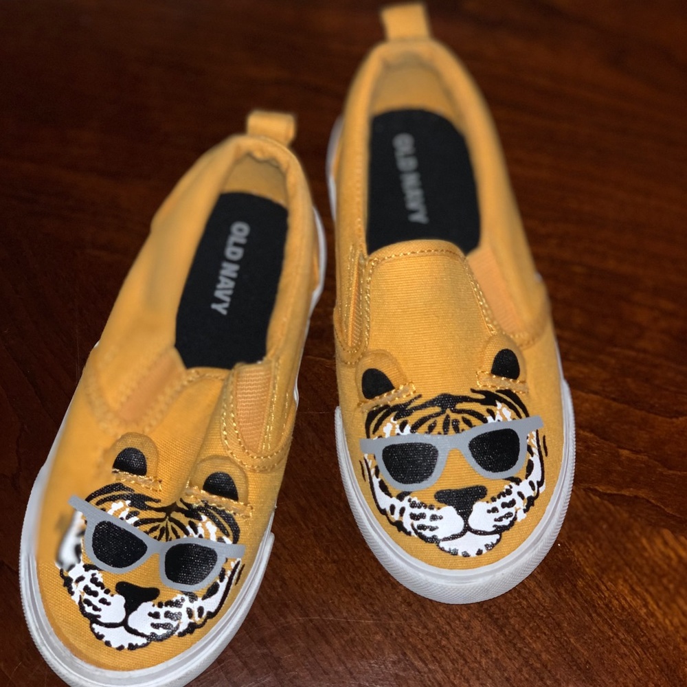 Old Navy toddler slip on sneakers